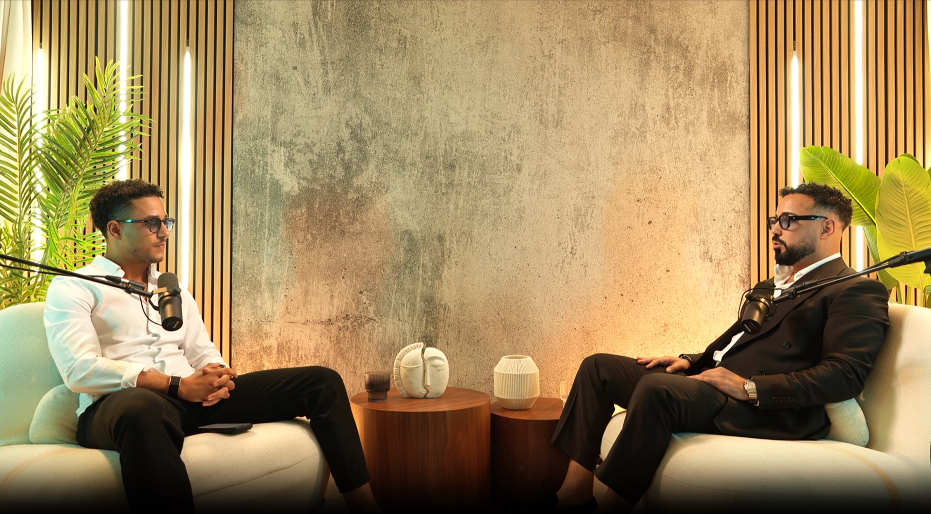 Axel Griver et Aziz en conversation dans le studio, épisode 01